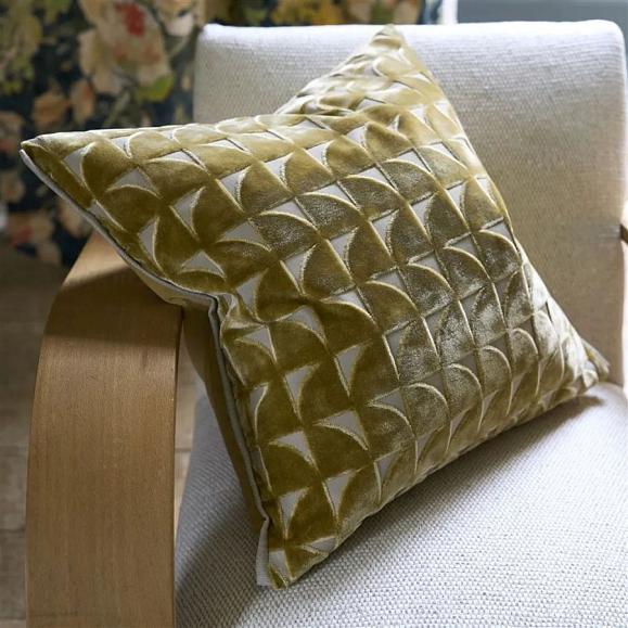 Подушка CCDG1598, Marquise Velvet, Hemp, Designers Guild 50 x 50см