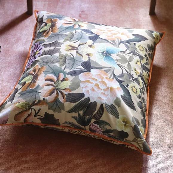 Подушка CCDG1385, Ikebana Damask, Coral, Designers Guild 50 x 50см
