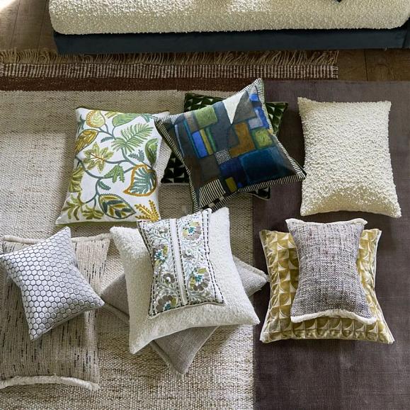Подушка CCDG1593, Enamel Flower Embroidered Cotton, Celadon, Designers Guild 40 x 30см