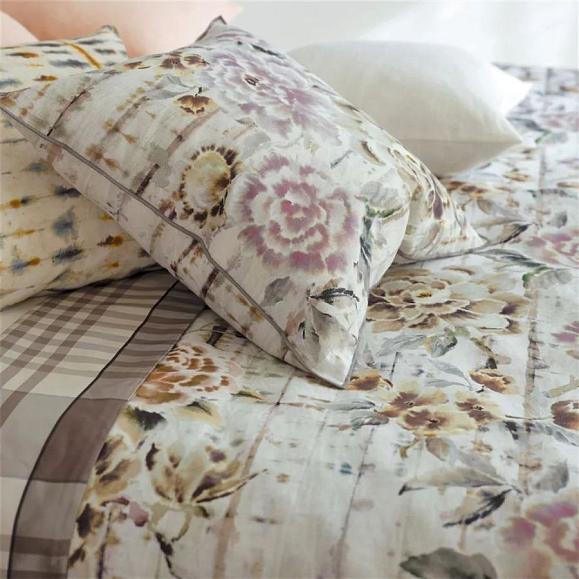 Подушка CCDG1395, Kyoto Flower, Slate, Designers Guild 50 x 50см