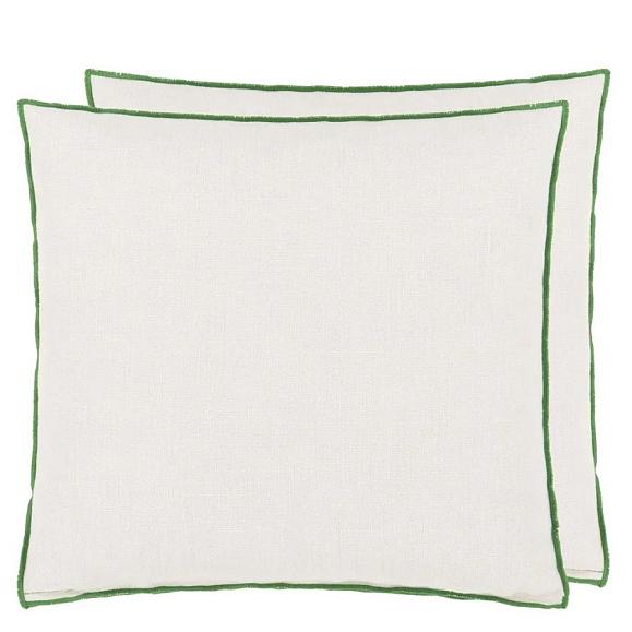 Подушка CCDG1475, Brera Lino, Alabaster with Emerald overlocked edge, Designers Guild 43 x 43см