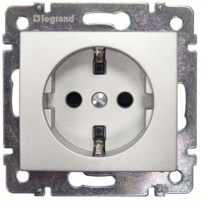 Розетка 2К+3 Legrand Valena 16A 250V с/з со шторками безвинтовой зажим алюминий 770211