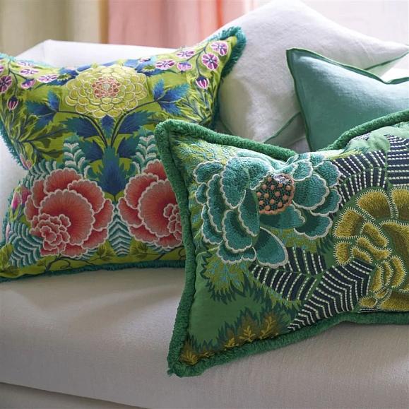 Подушка CCDG1475, Brera Lino, Alabaster with Emerald overlocked edge, Designers Guild 43 x 43см