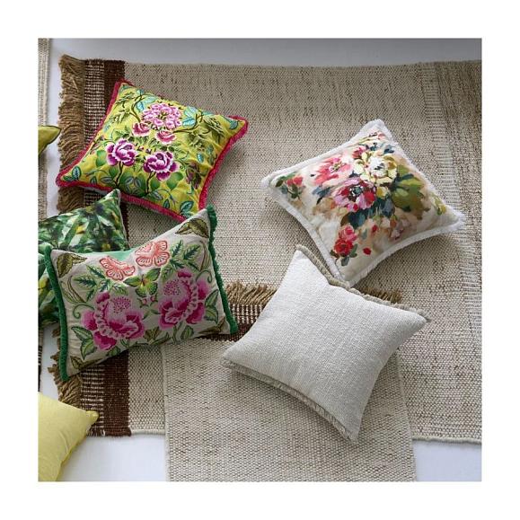 Подушка CCDG1500, Isabella Embroidered, Fuchsia, Designers Guild 60 x 45см