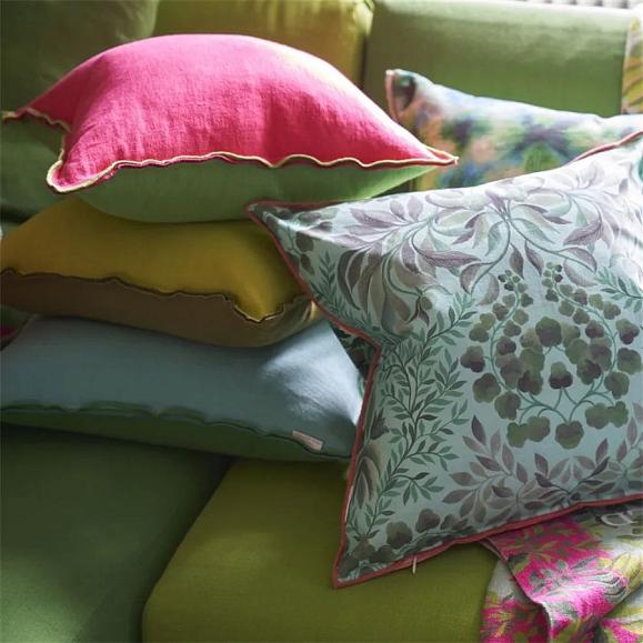 Подушка CCDG1405, Brera Lino, Cerise & Grass, Designers Guild 43 x 43см