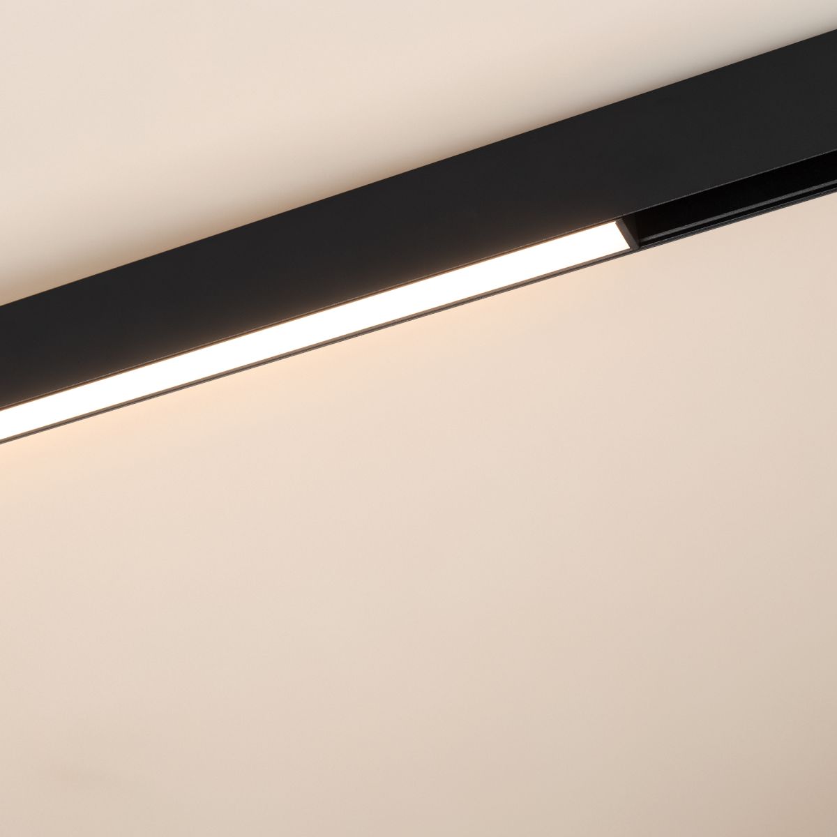 Трековый магнитный светильник Arlight MAG-ORIENT-FLAT-L235-8W Warm3000 (BK, 100 deg, 48V) (IP20 Металл) 033609(1)