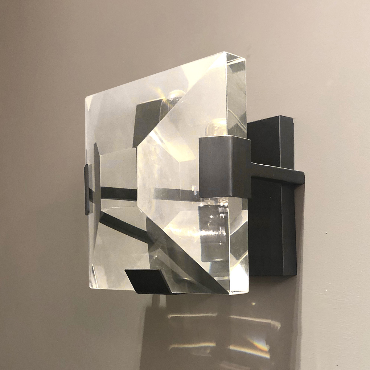 Настенный светильник Delight Collection Harlow Crystal MB16055007-1A