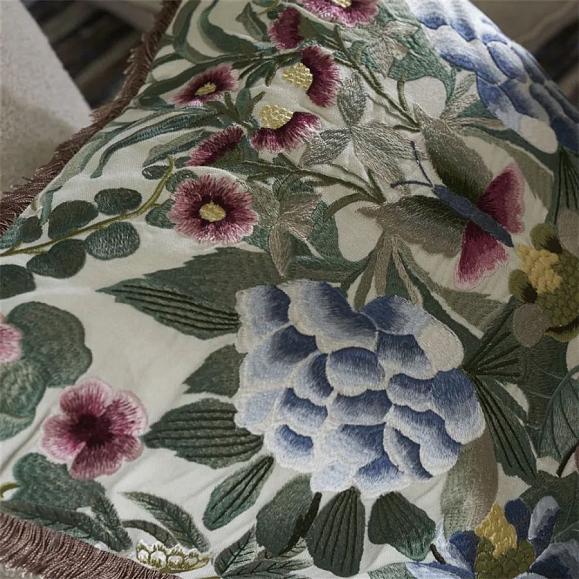 Подушка CCDG1380, Ikebana Damask Embroidery, Cameo, Designers Guild 55 x 55см
