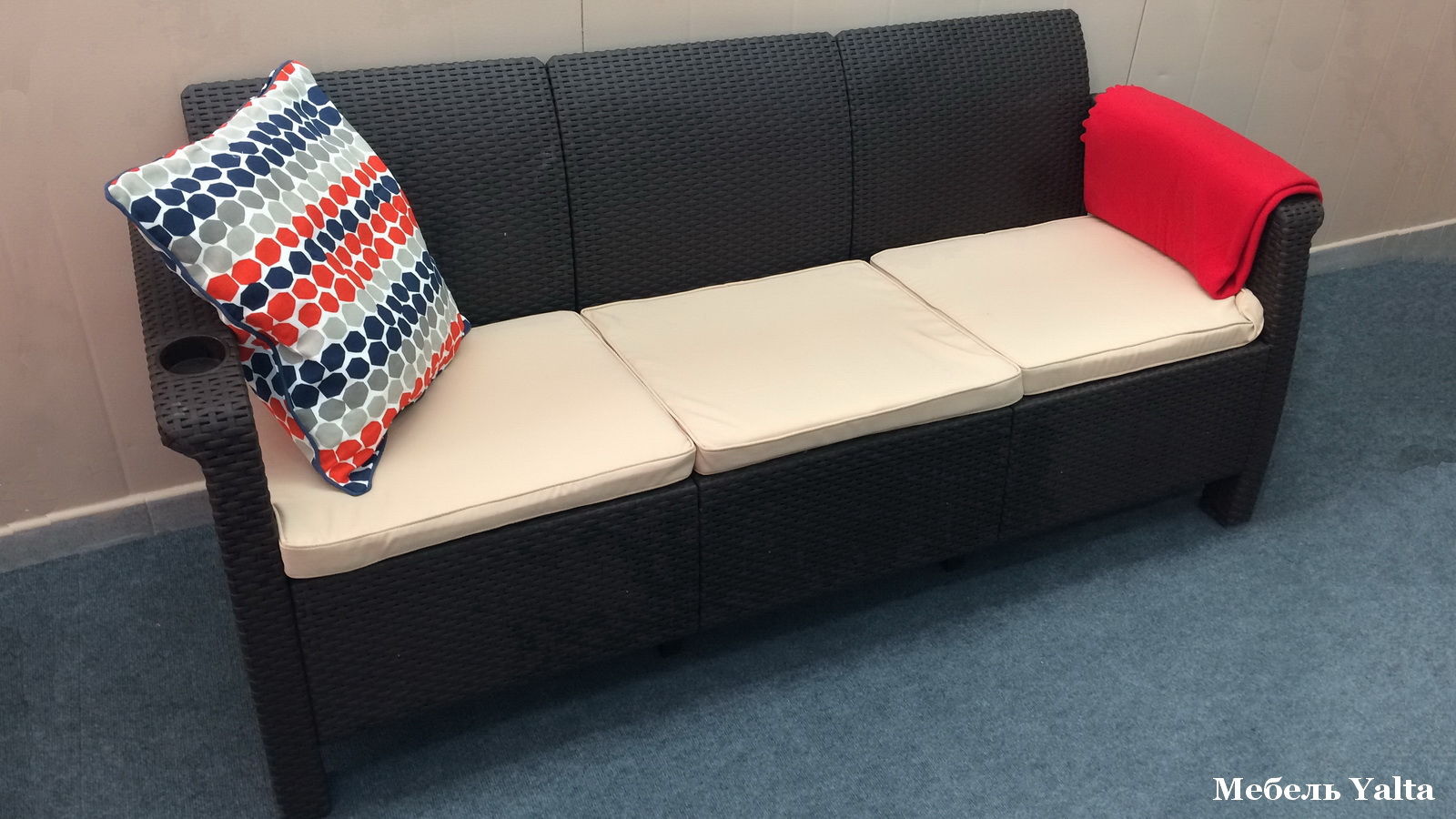 Трехместный диван Yalta Sofa 3 Seat