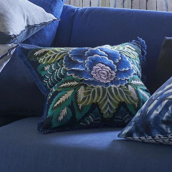 Подушка CCDG1466, Rose De Damas Embroidered, Indigo, Designers Guild 50 x 50см