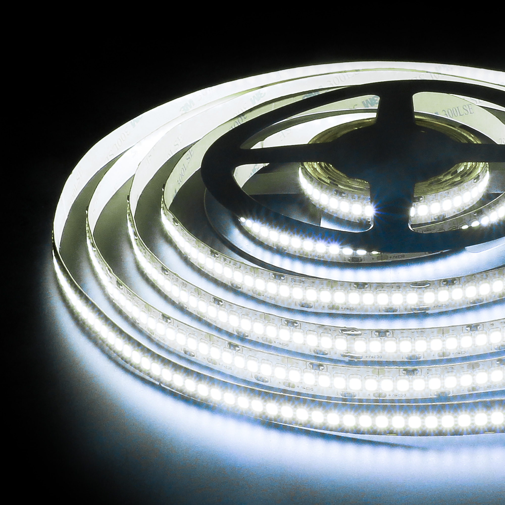 Светодиодная лента Elektrostandard 12V 24W 240Led 2835 IP20 холодный белый, 5м 4690389151651 a050176