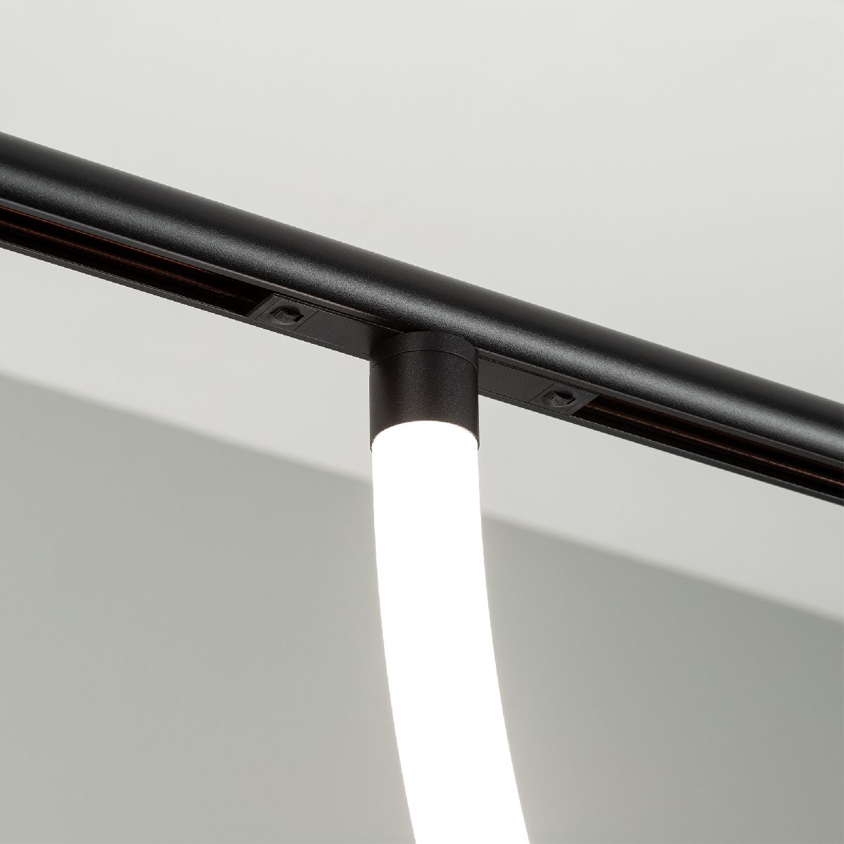 Трековый магнитный светильник Arlight MAG-ORIENT-TUBE-ELASTIC-2620-R30-L1000-14W Day4000 (BK, 360 deg, 48V) 041643
