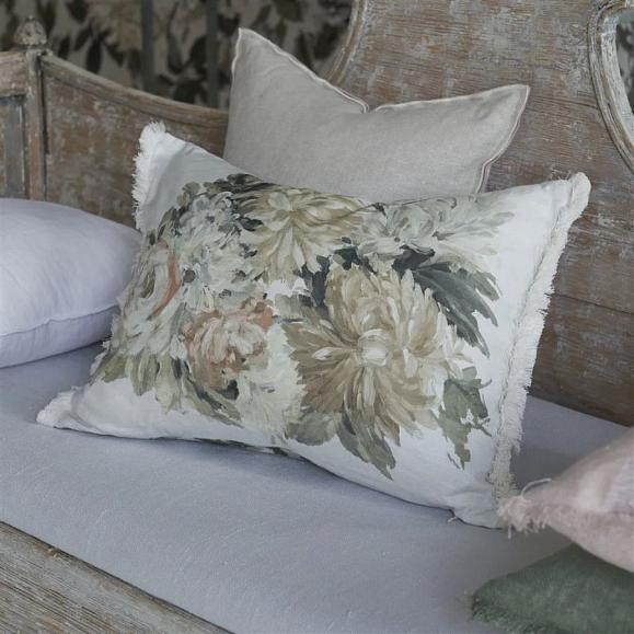 Подушка CCDG1463, Fleurs D Artistes, Sepia, Designers Guild 60 x 45см