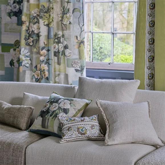 Подушка CCDG1593, Enamel Flower Embroidered Cotton, Celadon, Designers Guild 40 x 30см