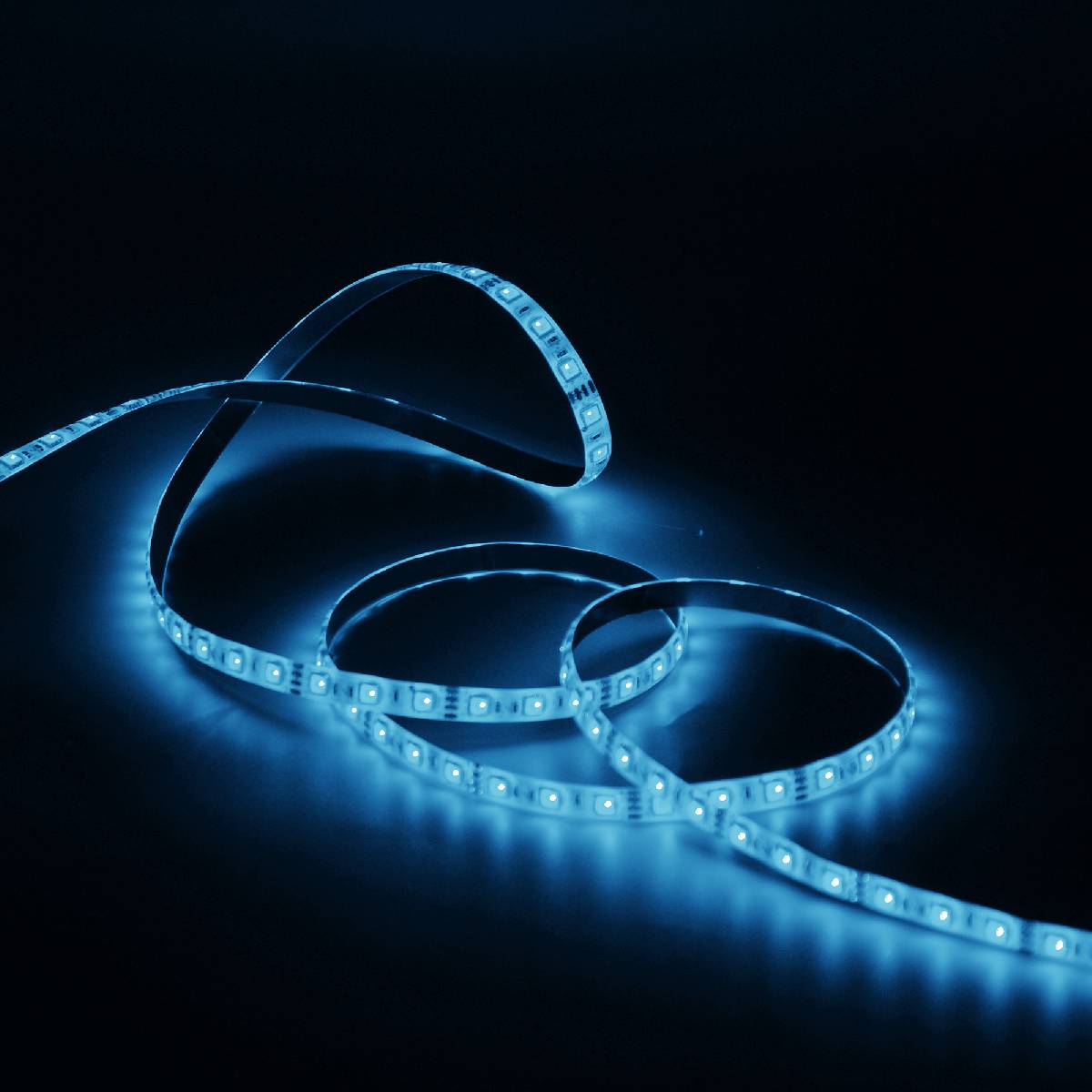 Светодиодная влагозащищенная лента Gauss 7,2W/m 30LED/m 5050SMD холодный белый 5M 311000307