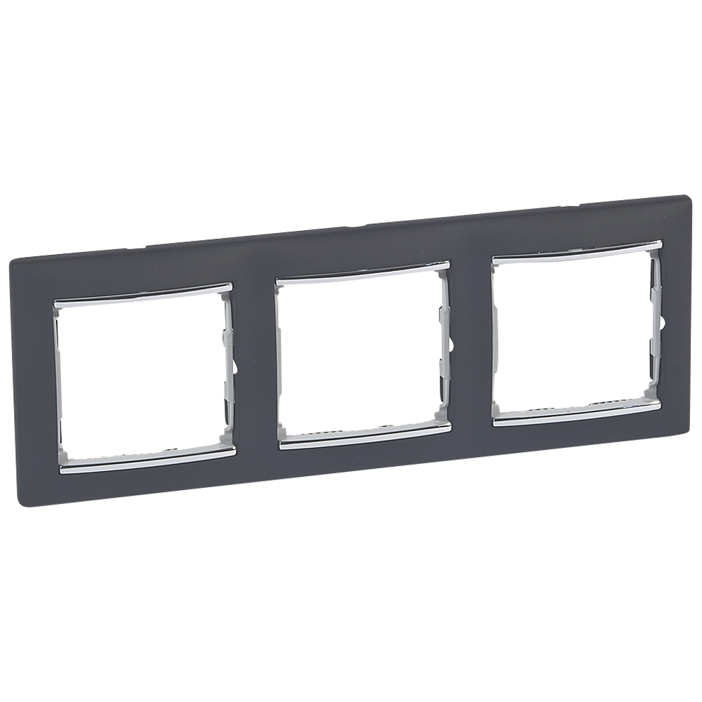 Рамка трехместная Legrand Valena Classic 696740