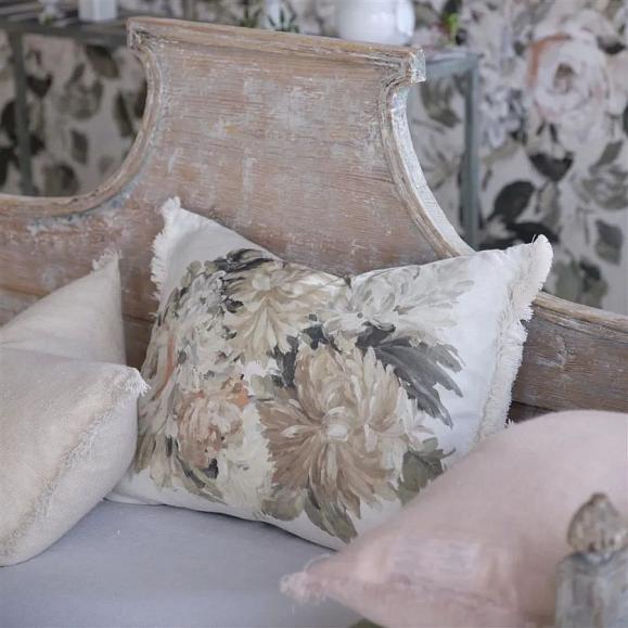 Подушка CCDG1463, Fleurs D Artistes, Sepia, Designers Guild 60 x 45см