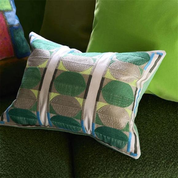 Подушка CCDG1595, Kushime Embroidered Cotton, Emerald, Designers Guild 40 x 30см