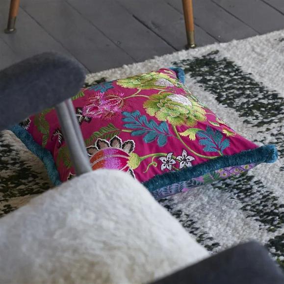 Подушка CCDG1467, Brocart Decoratif Embroidered, Cerise, Designers Guild 50 x 50см