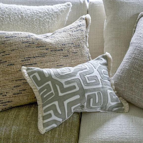 Подушка CCDG1601, Tokusa Embroidered Linen/Cotton, Sepia, Designers Guild 40 x 30см