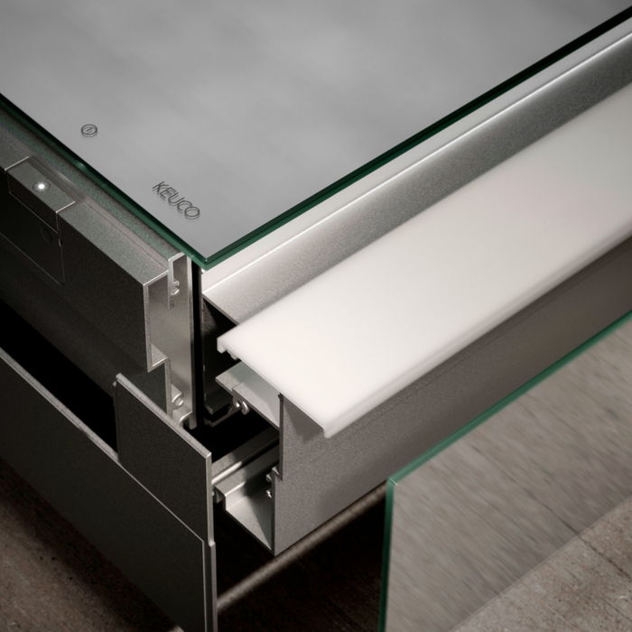Keuco Somaris Зеркальный шкаф, 120x71x12.8см., 3-дверный двустор. зеркало, P 44 c плавным закр., корпус: алюминий серебристый цвет