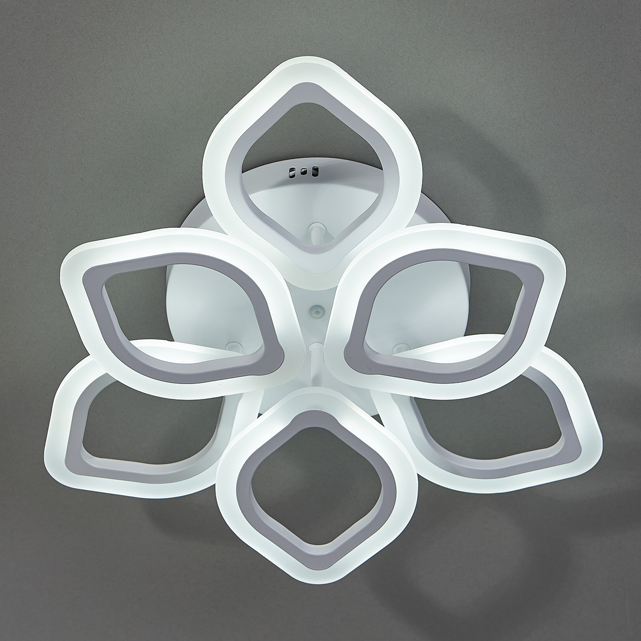 Потолочная светодиодная люстра Escada Ella 10212/6LED White