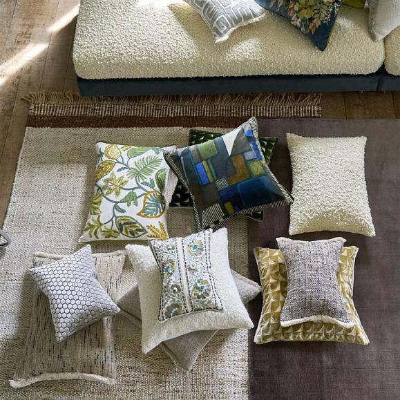 Подушка CCDG1598, Marquise Velvet, Hemp, Designers Guild 50 x 50см