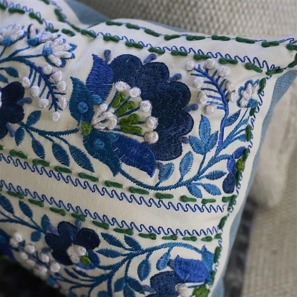 Подушка CCDG1592, Enamel Flower Embroidered Cotton, Indigo, Designers Guild 40 x 30см