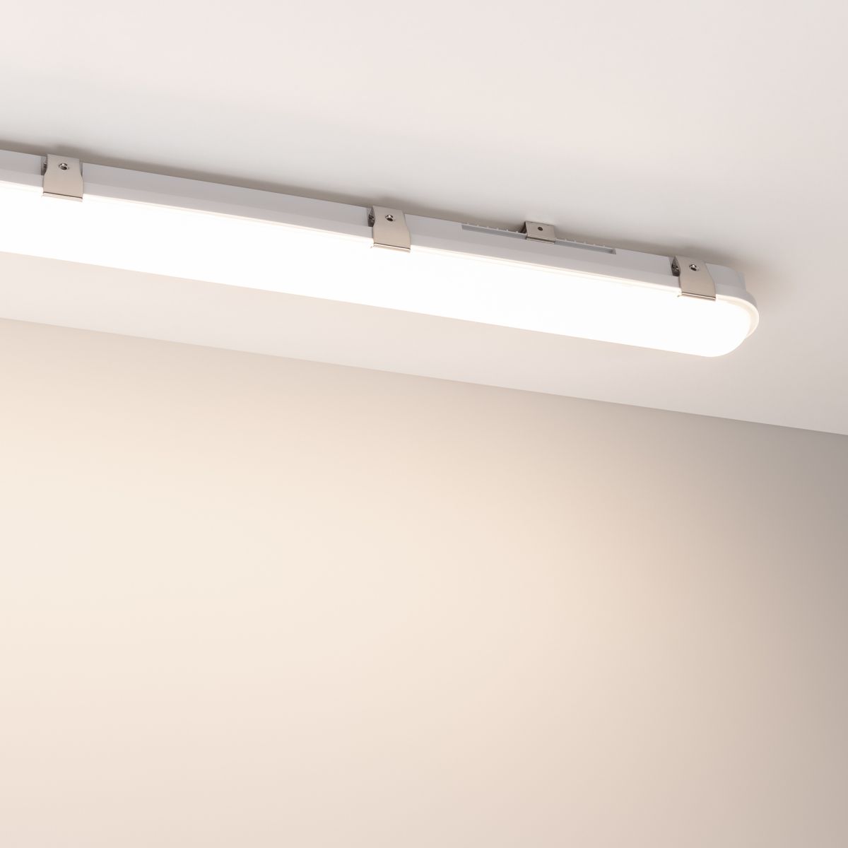 Линейный светильник Arlight ALT-DALLAS-EMERGENCY-L550-20W Day4000 (WH, 120 deg, 230V) (IP66 Пластик) 058143