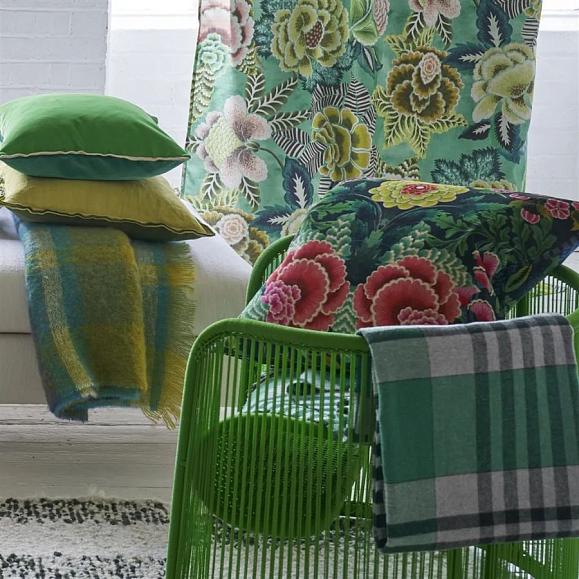 Подушка CCDG1450, Brocart Decoratif Velours, Noir, Designers Guild 55 x 55см