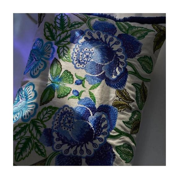 Подушка CCDG1501, Isabella Embroidered, Cobalt, Designers Guild 60 x 45см
