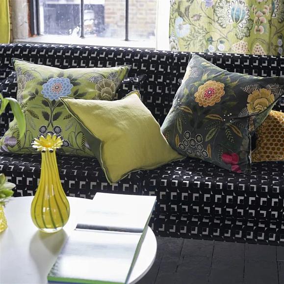 Подушка CCDG1452, Brocart Decoratif Velours, Olive, Designers Guild 55 x 55см