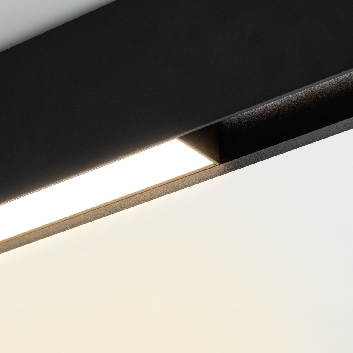 Трековый магнитный светильник Arlight MAG-FLAT-45-L405-12W Warm3000 (BK, 100 deg, 24V, DALI) 046580