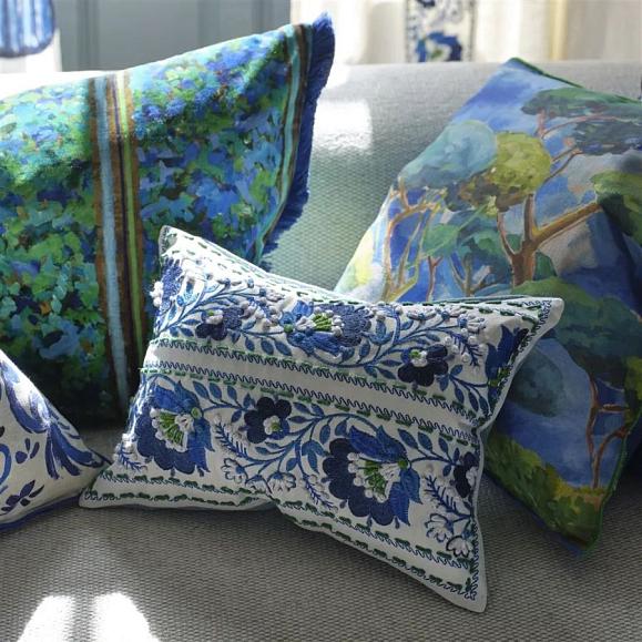 Подушка CCDG1592, Enamel Flower Embroidered Cotton, Indigo, Designers Guild 40 x 30см