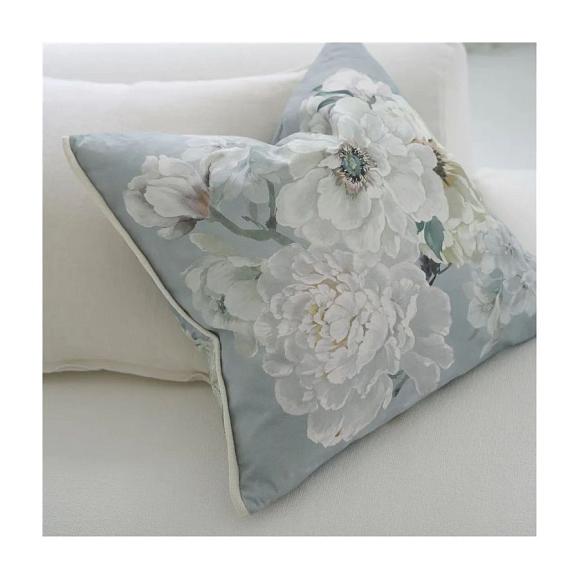 Подушка CCDG1491, Fleur Blanche, Platinum, Designers Guild 50 x 50см