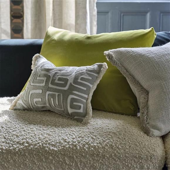 Подушка CCDG1601, Tokusa Embroidered Linen/Cotton, Sepia, Designers Guild 40 x 30см