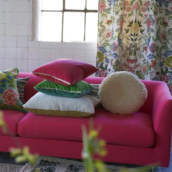 Подушка CCDG1471, Varese, Scarlet & Bright Fuchsia, Designers Guild 43 x 43см