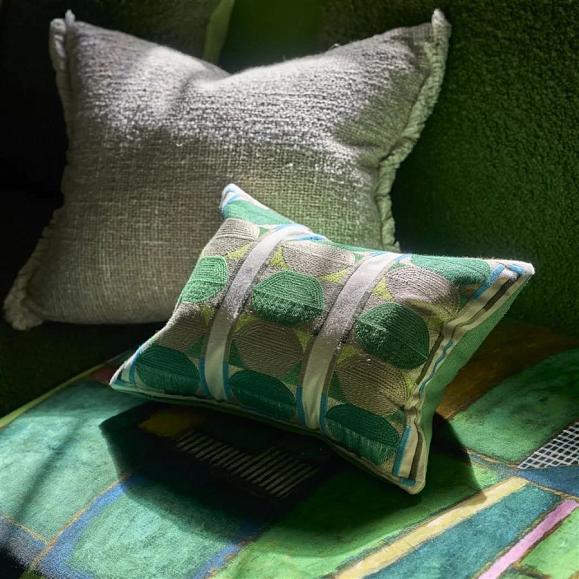 Подушка CCDG1595, Kushime Embroidered Cotton, Emerald, Designers Guild 40 x 30см