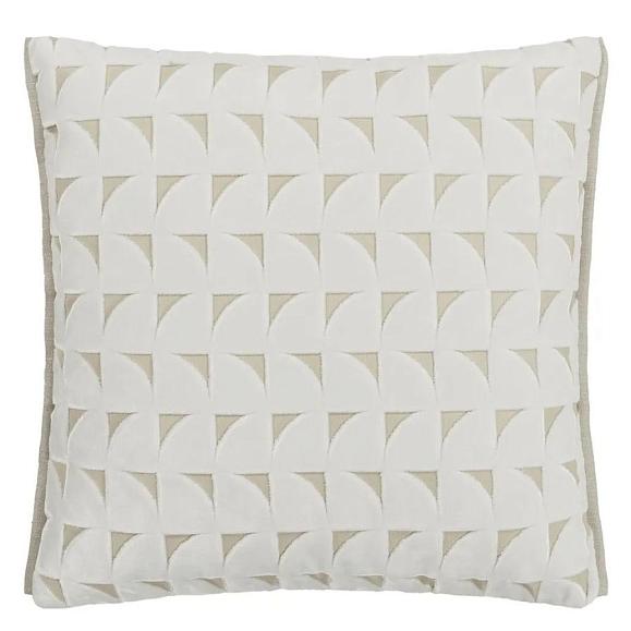 Подушка CCDG1599, Marquise Velvet, Chalk, Designers Guild 50 x 50см