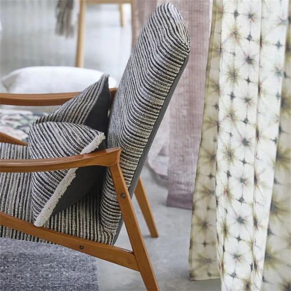 Подушка CCDG1403, Sakiori, Graphite, Designers Guild 30 x 60см