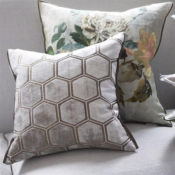 Подушка CCDG0813, Manipur, Oyster, Designers Guild 43х43см