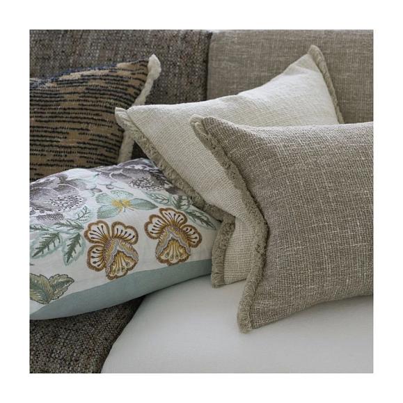 Подушка CCDG1502, Isabella Embroidered, Cameo, Designers Guild 60 x 45см
