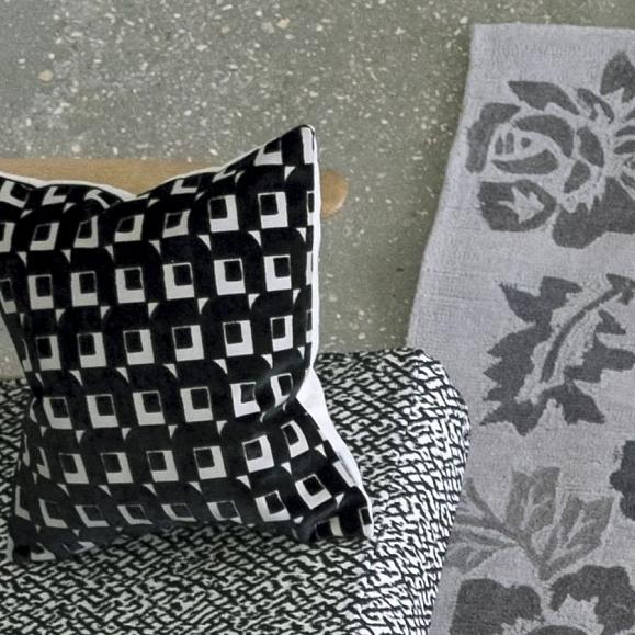 Подушка CCDG0453, Pugin, Noir Pute, Designers Guild 40 x 40см