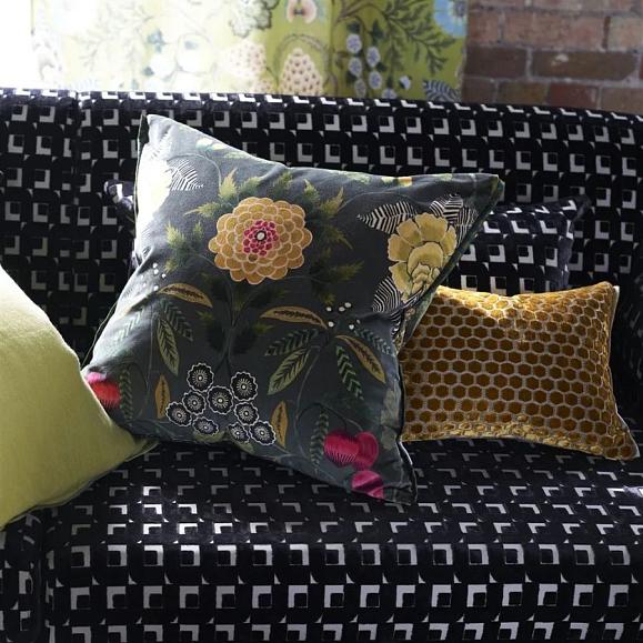 Подушка CCDG1452, Brocart Decoratif Velours, Olive, Designers Guild 55 x 55см