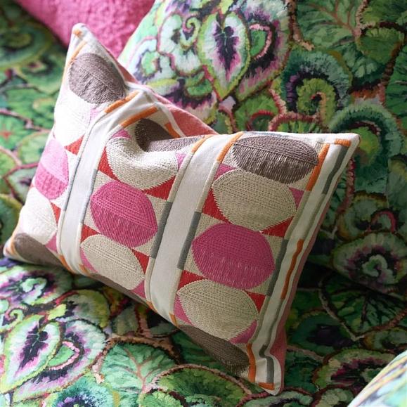 Подушка CCDG1594, Kushime Embroidered Cotton, Fuchsia, Designers Guild 40 x 30см