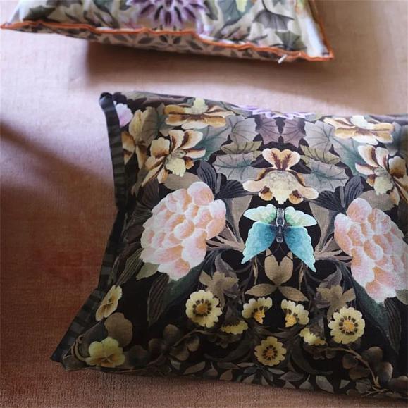 Подушка CCDG1386, Ikebana Damask Velvet, Chocolate, Designers Guild 55 x 55см