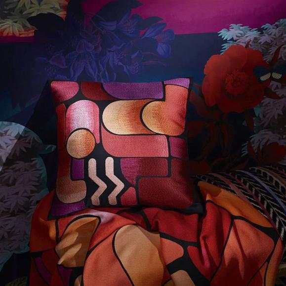 Подушка CCCL0639, Lacroix Graphe, Magenta, Christian Lacroix 45 x 45см
