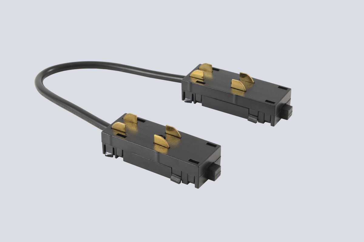 Соединитель питания угловой для накладного шинопровода 220V Crystal Lux CLT 0.205 04 BL