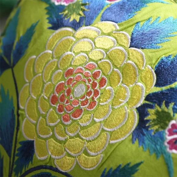 Подушка CCDG1464, Brocart Decoratif Embroidered, Lime, Designers Guild 50 x 50см