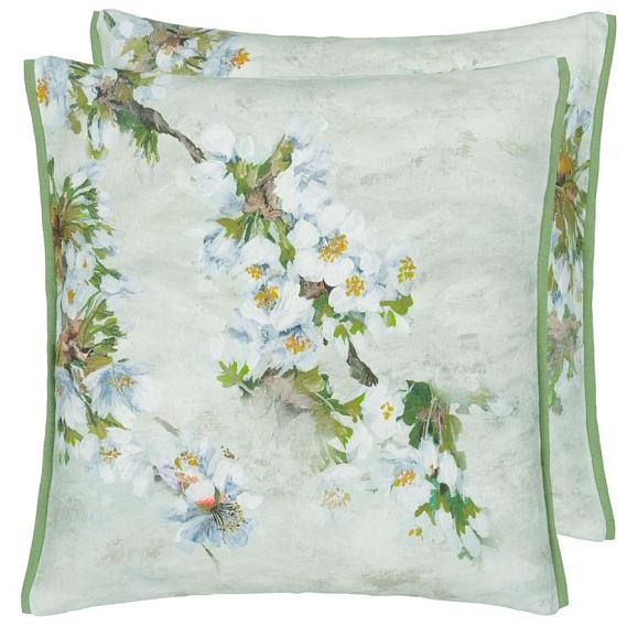 Подушка CCDG1212, Fleur D'Assam, Platinum, Designers Guild 55 x 55см